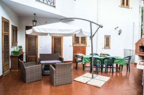 2 bedrooms appartement at Palermo 800 m away from the beach with enclosed garden and wifi